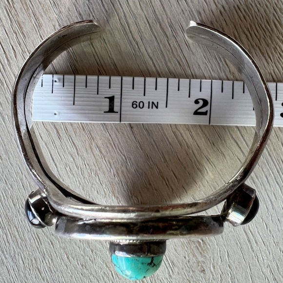 Sold! Vintage Artisan Silver-Tone Cuff Bracelet Turquoise Black Obsidian Bone - Picture 7 of 15